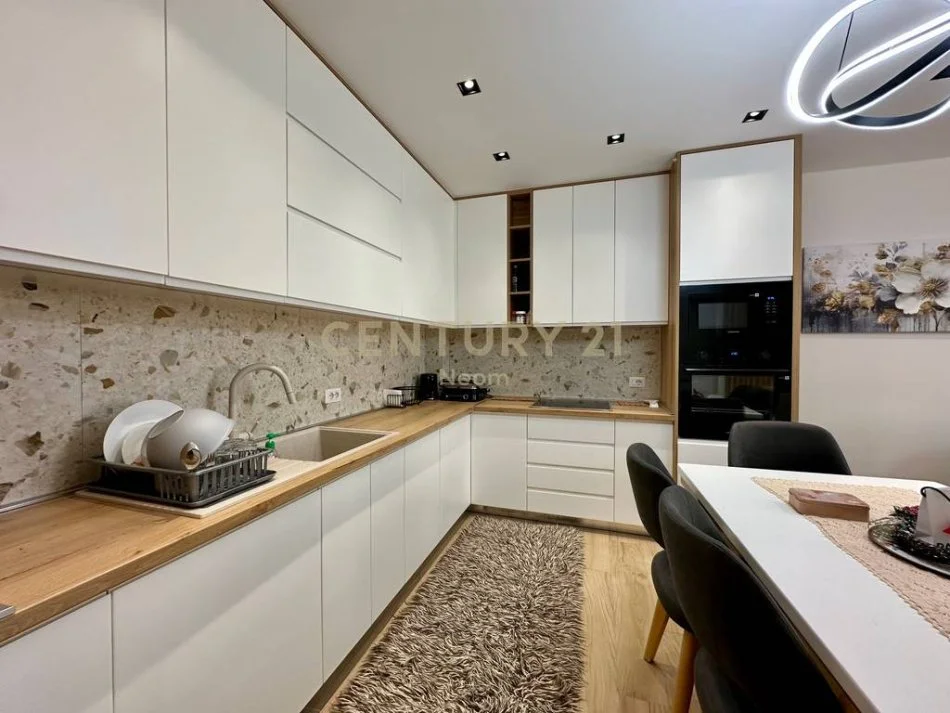 Tirane, jepet me qera apartament 1+1+Aneks+Ballkon Kati 1, 68 m² 600 € (Neom122458)