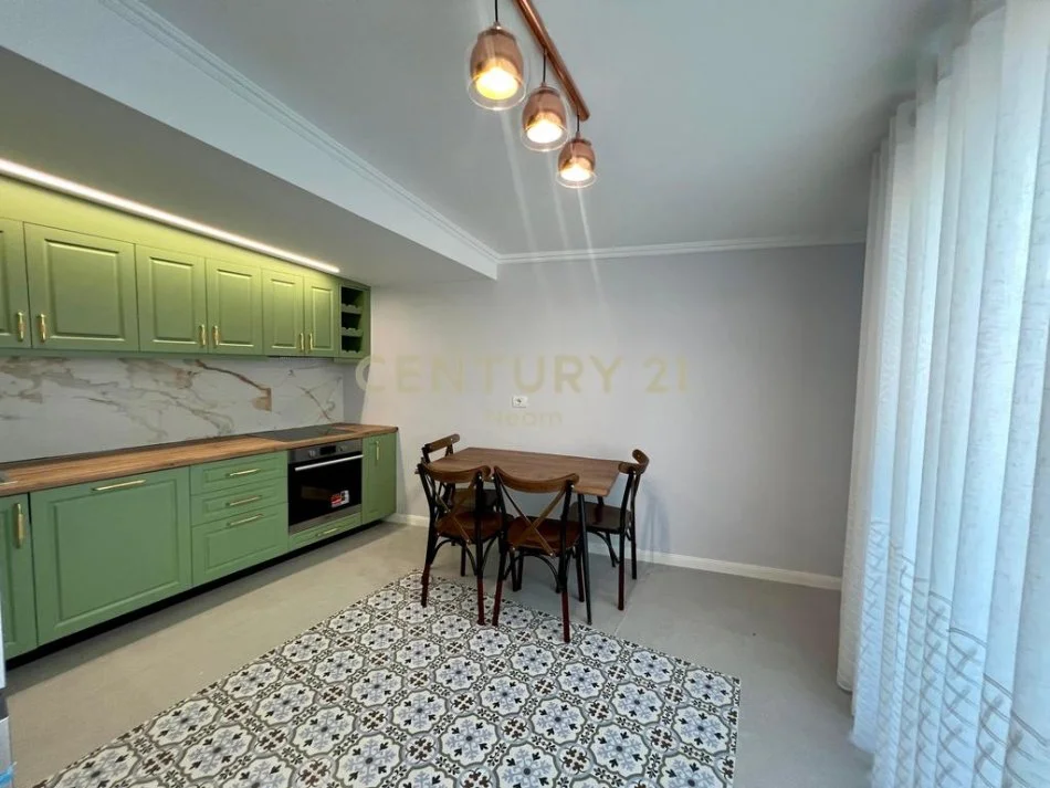 Tirane, jepet me qera apartament+verande | Penthouse 2+1+Aneks+Ballkon Kati 6, 140 m² 1.000 € (Neom122246)