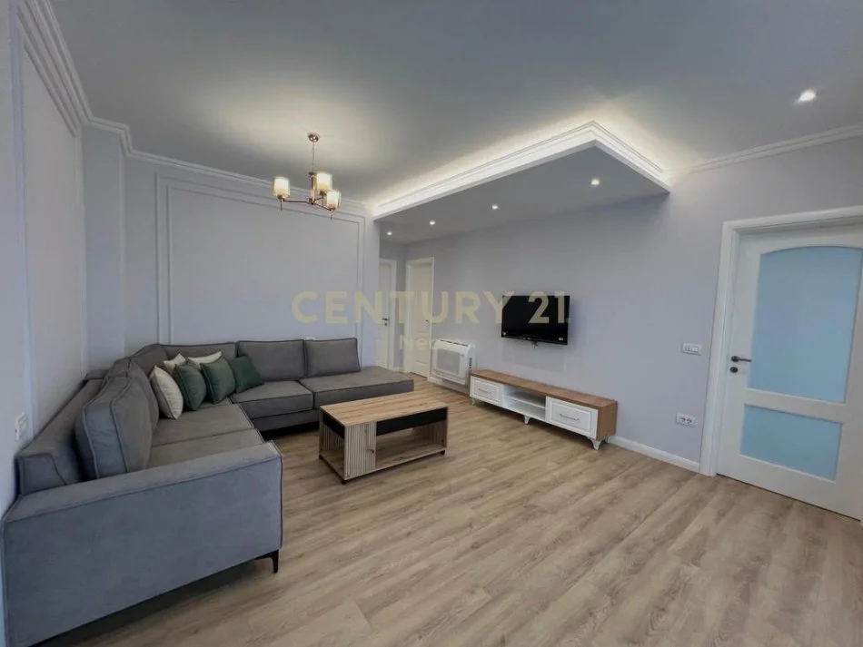 Tirane, jepet me qera apartament+verande | Penthouse 2+1+Aneks+Ballkon Kati 6, 140 m² 1.000 € (Neom122246)