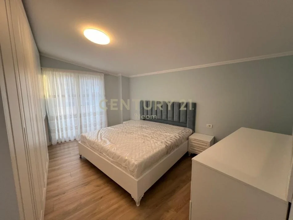 Tirane, jepet me qera apartament+verande | Penthouse 2+1+Aneks+Ballkon Kati 6, 140 m² 1.000 € (Neom122246)