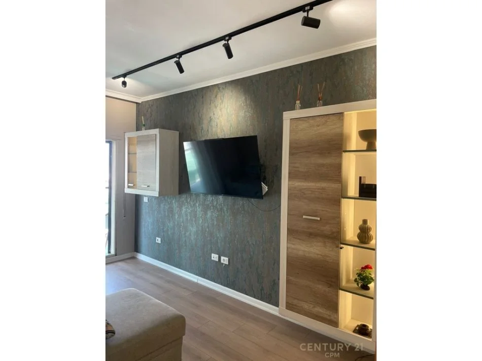 Tirane, jepet me qera apartament 1+1 Kati 11, 67 m² 950 € (Qendra Galeria, Rruga Barrikadave)