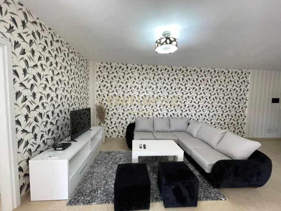 Tirane, jepet me qera apartament 2+1 Kati 8, 100 m² 800 € (Rruga "Faik Konica" Tirana Albania)