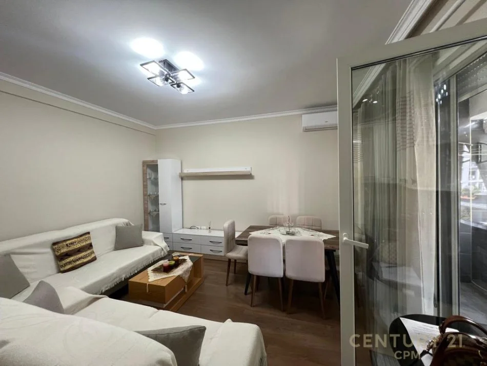 Tirane, jepet me qera apartament 2+1 Kati 2, 850 € (KOMUNA E PARISIT)