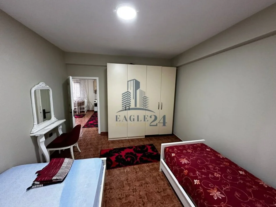Tirane, jepet me qera 1+1+Aneks+Ballkon Kati 0, 50 m² 400 € (zog i zi)