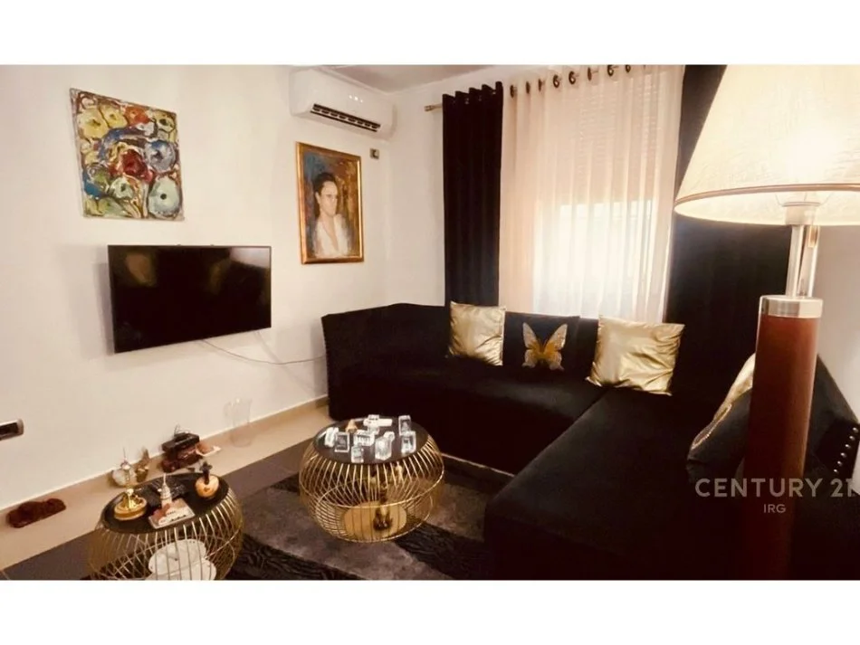 Tirane, jepet me qera apartament 1+1 Kati 3, 80 m² 600 € (TEK ISH EKSPOZITAI)