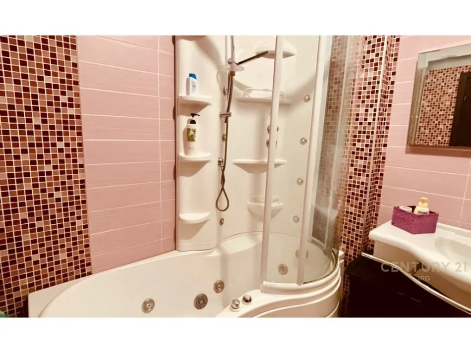 Tirane, jepet me qera apartament 1+1 Kati 3, 80 m² 600 € (TEK ISH EKSPOZITAI)