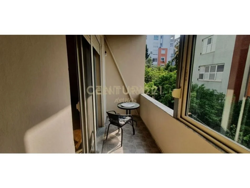 Tirane, jepet me qera 1+1 Kati 1, 60 m² 500 € (SELITE)