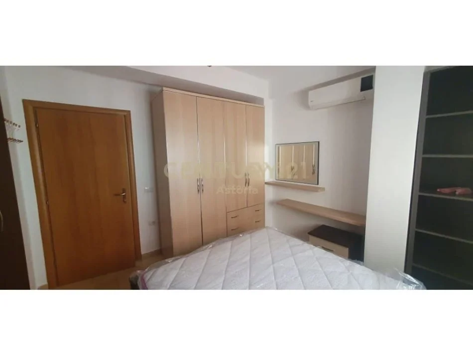 Tirane, jepet me qera apartament 1+1 Kati 1, 60 m² 500 € (KOPSHTI BOTANIK, KODRA DIELLIT)