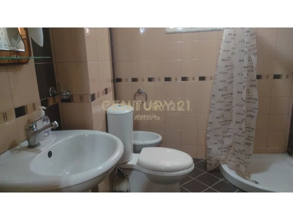 Tirane, jepet me qera 1+1 Kati 1, 60 m² 500 € (SELITE)