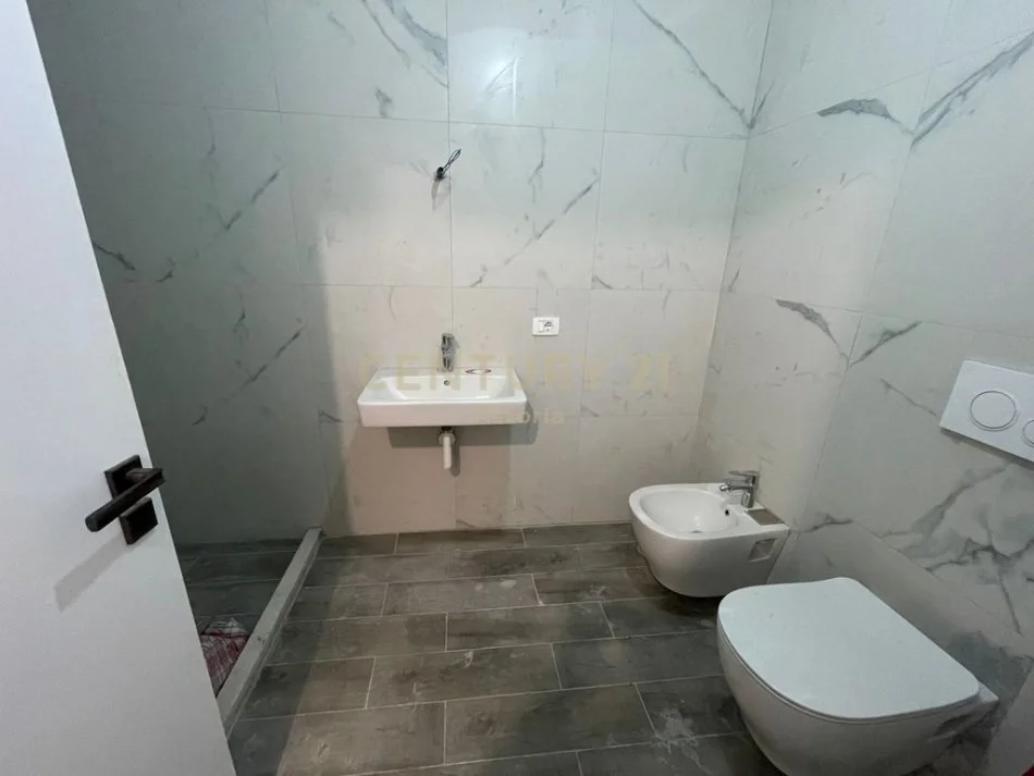 Tirane, shitet apartament Kati 3, 118 m² 200.000 € 