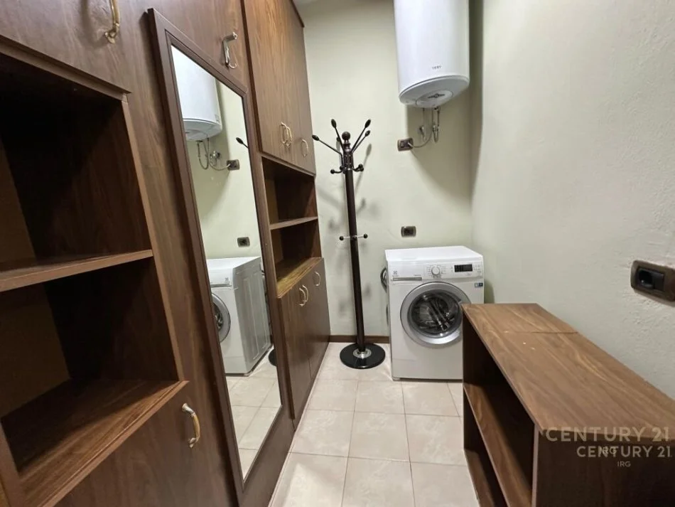 Tirane, jepet me qera apartament 3+1 Kati 3, 138 m² 850 € (Bulevardi Zogu i Parë)