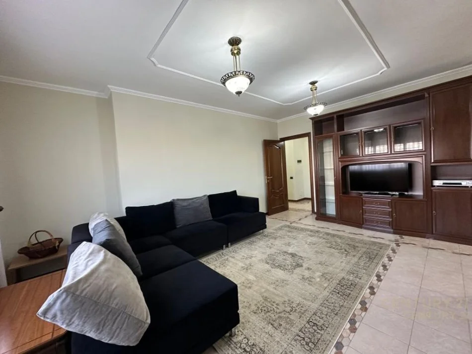 Tirane, jepet me qera apartament 3+1 Kati 3, 138 m² 850 € (Bulevardi Zogu i Parë)