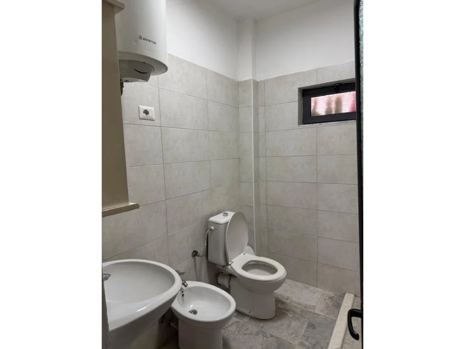 Tirane, shitet apartament 1+1 Kati 3, 48 m² 87.000 € (Oxhaku)