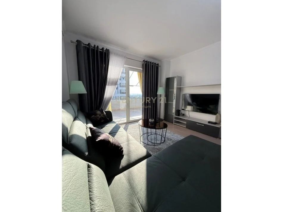 Tirane, jepet me qera apartament 2+1 Kati 8, 115 m² 650 € (Rrugën "5 Maj", pranë Shkollës "Tirana Jonë)