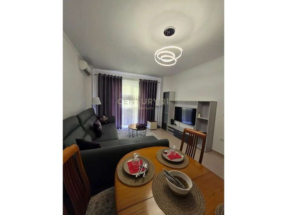 Tirane, jepet me qera apartament 2+1 Kati 8, 115 m² 650 € (Rrugën "5 Maj", pranë Shkollës "Tirana Jonë)