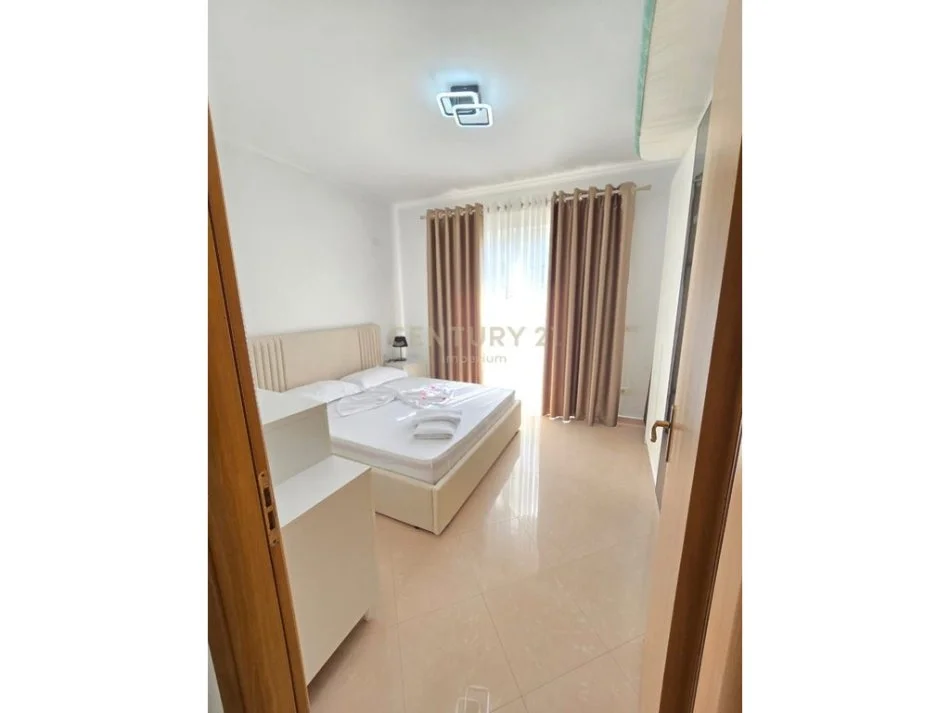 Tirane, jepet me qera apartament 2+1 Kati 8, 115 m² 650 € (Rrugën "5 Maj", pranë Shkollës "Tirana Jonë)