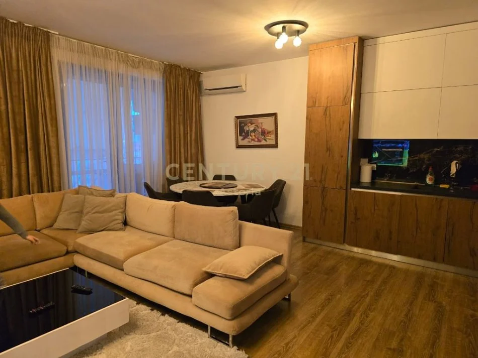 Tirane, jepet me qera apartament 2+1 Kati 7, 125 m² 900 € (TE REZIDENCA ALBA, ISH FUSHA AVIACIONIT)