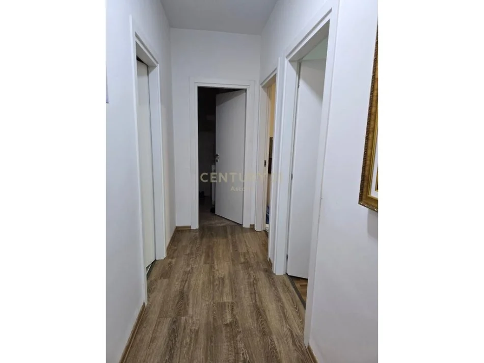 Tirane, jepet me qera apartament 2+1 Kati 7, 125 m² 900 € (TE REZIDENCA ALBA, ISH FUSHA AVIACIONIT)