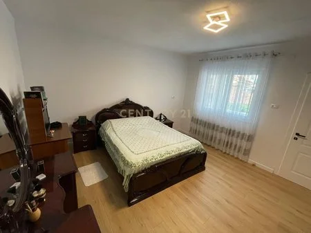 Tirane, jepet me qera Vile 2+1+Aneks+Ballkon Kati 0, 127 m² 1.200 € (Prane shkolles Misto Mame)