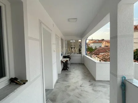 Tirane, jepet me qera Vile 2+1+Aneks+Ballkon Kati 0, 127 m² 1.200 € (Prane shkolles Misto Mame)