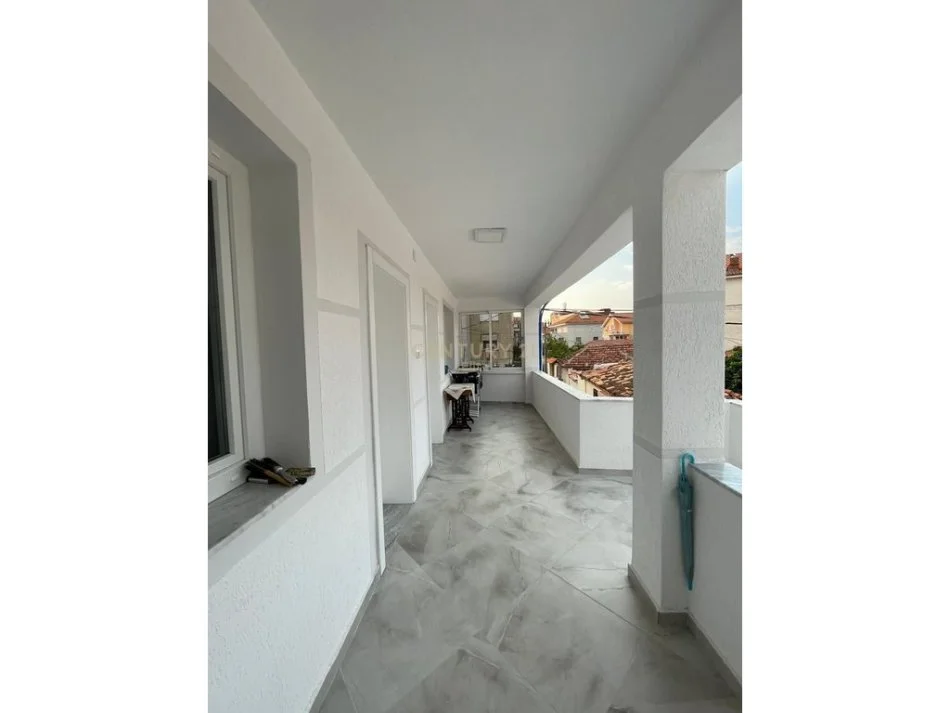 Tirane, jepet me qera shtepi 3+1+Aneks+Ballkon Kati 2, 127 m² 1.200 € (Rruga e Dibres)