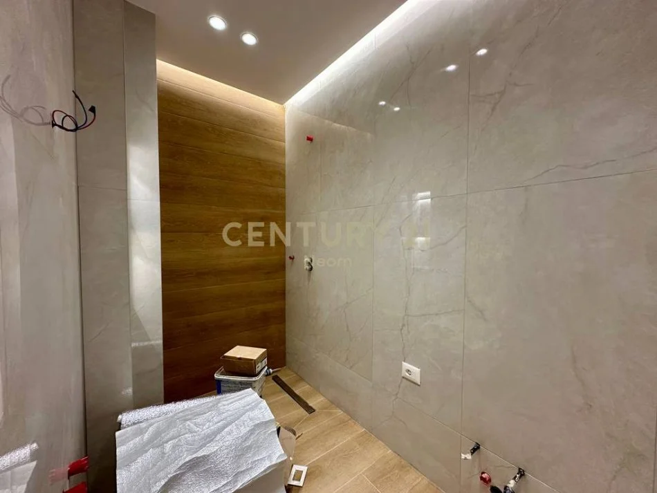 Tirane, shitet apartament 2+1+Aneks+Ballkon Kati 1, 107 m² 214.000 € (Neom122608)