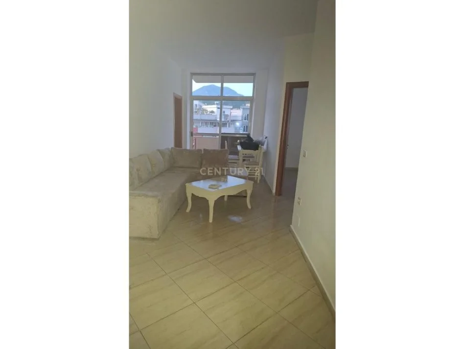 Tirane, jepet me qera apartament 3+1 Kati 3, 120 m² 439 € (PRANE PASTICERI MELISA NE FRESK)