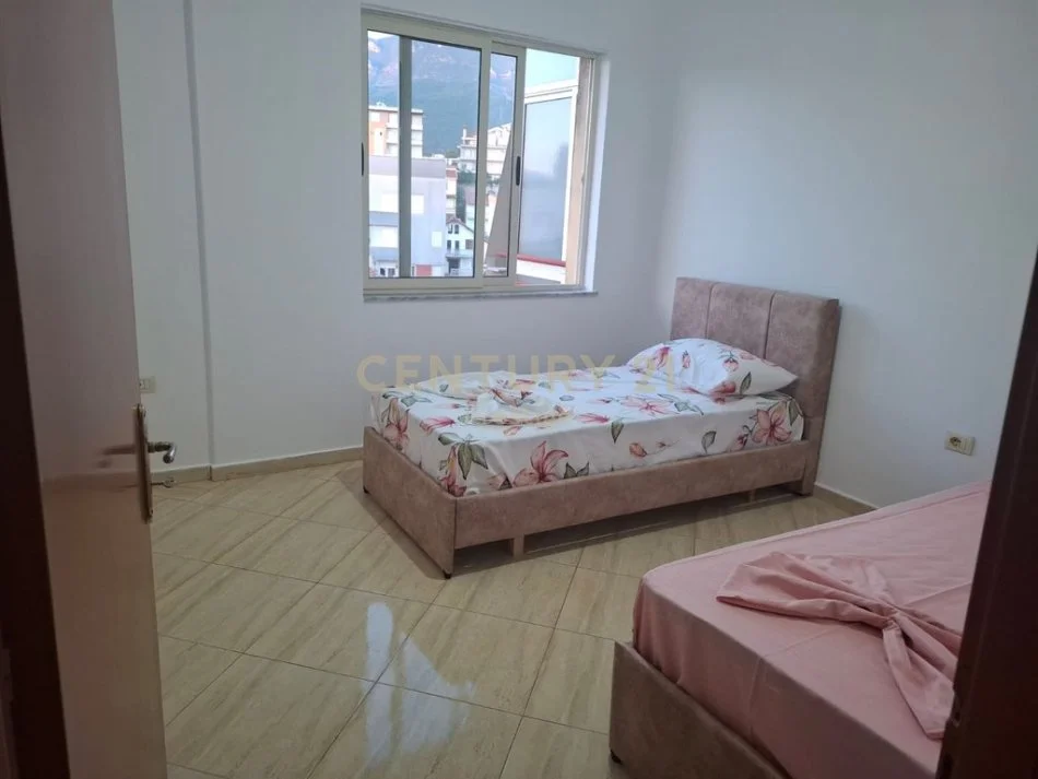 Tirane, jepet me qera apartament 3+1 Kati 3, 120 m² 439 € (PRANE PASTICERI MELISA NE FRESK)