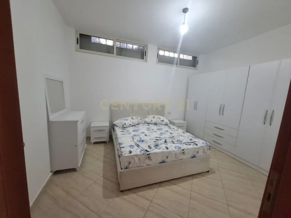 Tirane, jepet me qera apartament 3+1 Kati 3, 120 m² 439 € (PRANE PASTICERI MELISA NE FRESK)