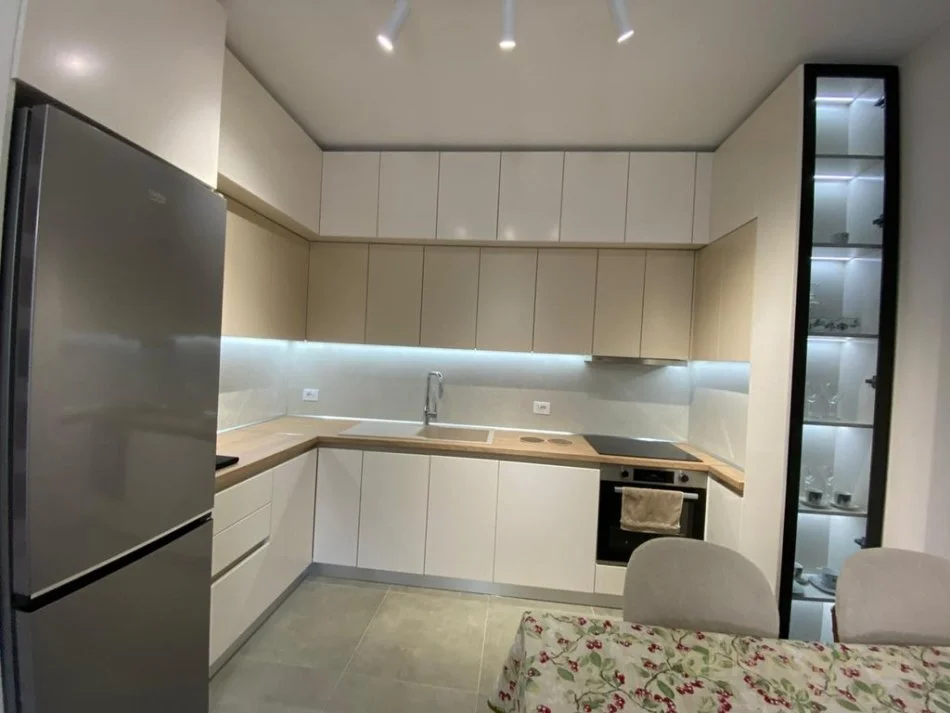 Tirane, jepet me qera apartament 2+1 Kati 4, 104 m² 700 € (zonën e Unazës së Re, tek Oasis Residence)