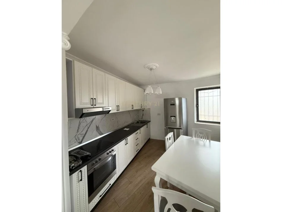 Tirane, jepet me qera apartament 2+1 Kati 4, 85 m² 650 € (VASIL SHANTO)