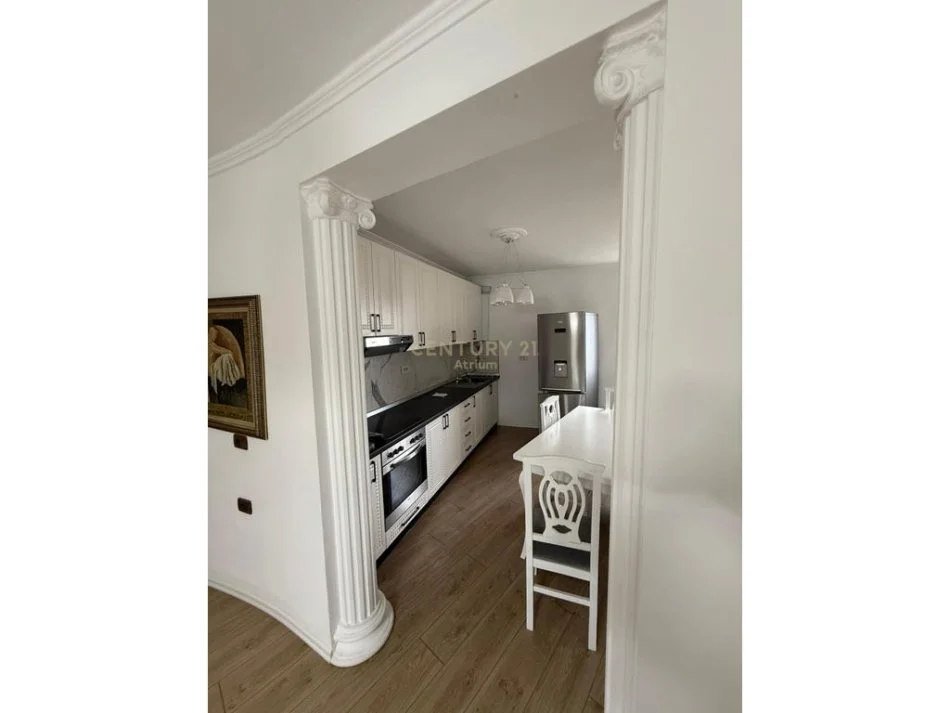 Tirane, jepet me qera apartament 2+1 Kati 4, 85 m² 650 € (VASIL SHANTO)