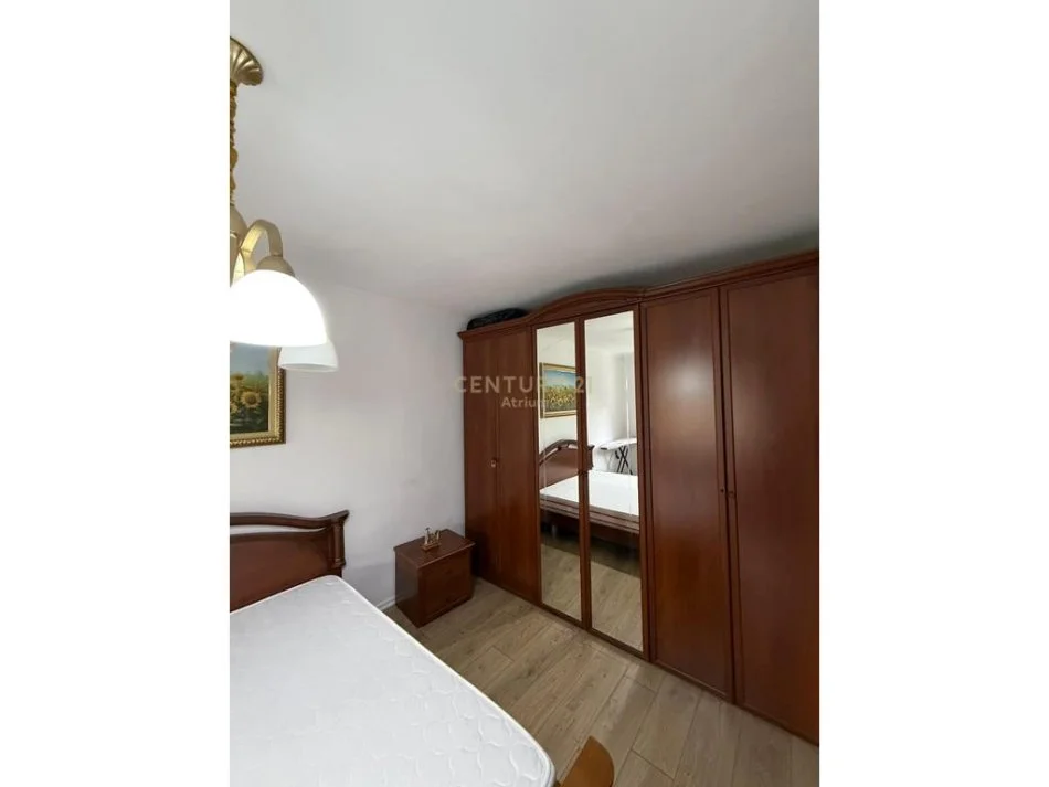 Tirane, jepet me qera apartament 2+1 Kati 4, 85 m² 650 € (VASIL SHANTO)