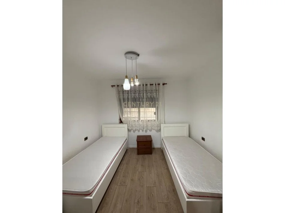 Tirane, jepet me qera apartament 2+1 Kati 4, 85 m² 650 € (VASIL SHANTO)