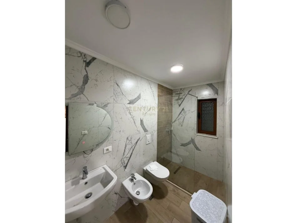 Tirane, jepet me qera apartament 2+1 Kati 4, 85 m² 650 € (VASIL SHANTO)