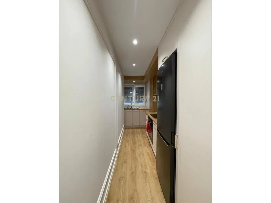 Tirane, jepet me qera apartament 1+1 , 55 m² 600 € (Irfan Tomini, Tirana e Re)