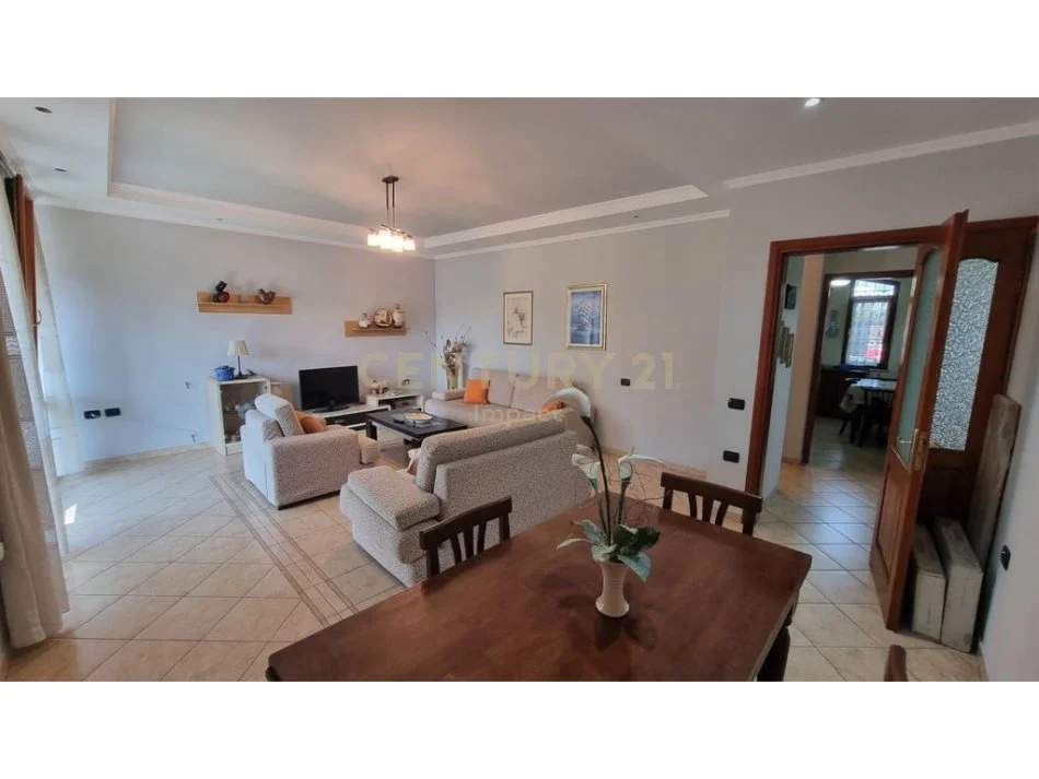 jepet me qera apartament 2+1 Kati 2, 120 m² 700 € (RRUGA E DIBRES)