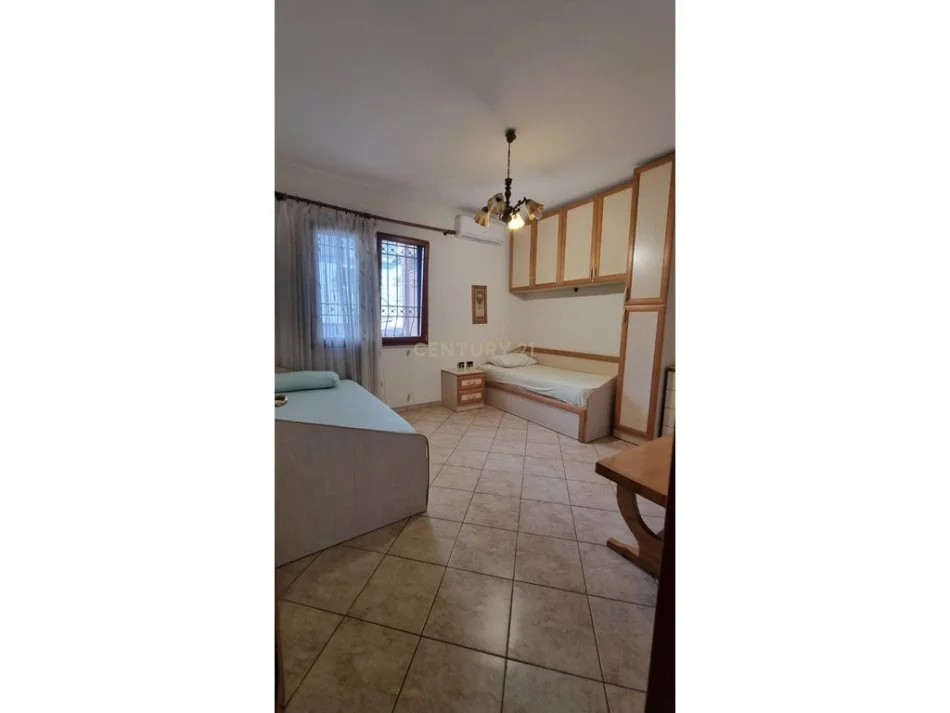 Tirane, jepet me qera apartament 2+1 Kati 3, 120 m² 700 € 