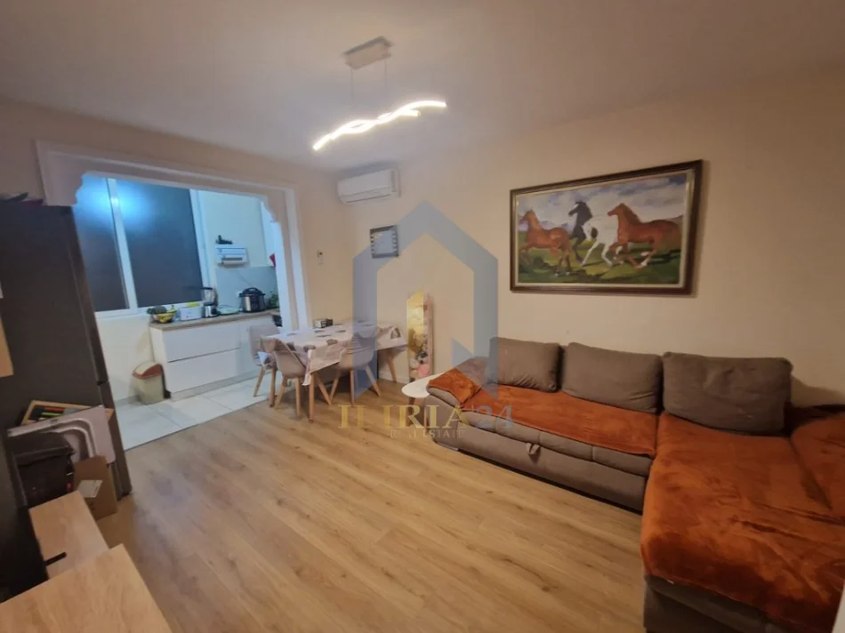 Tirane, shitet apartament 1+1+Ballkon Kati 4, 49 m² 125.000 € (Apartament 1+1 per shitje tek Harry Fultz)