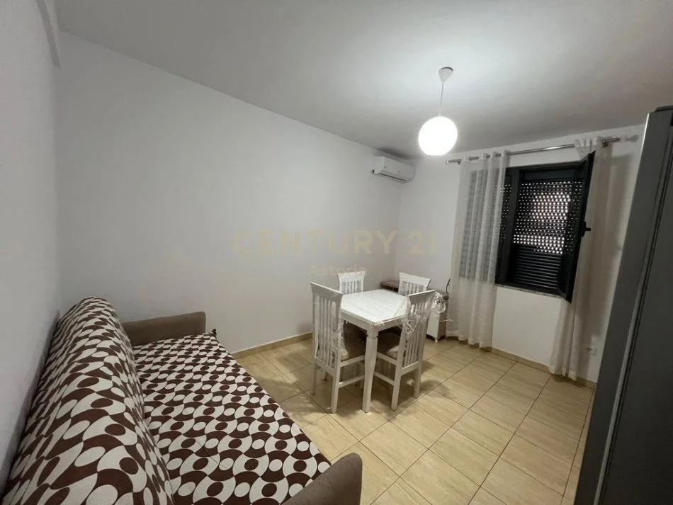 Tirane, jepet me qera apartament 2+1 Kati 3, 55 m² 550 € (rruga Mine Peza)