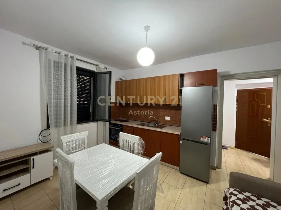 Tirane, jepet me qera apartament 2+1 Kati 3, 55 m² 550 € (rruga Mine Peza)