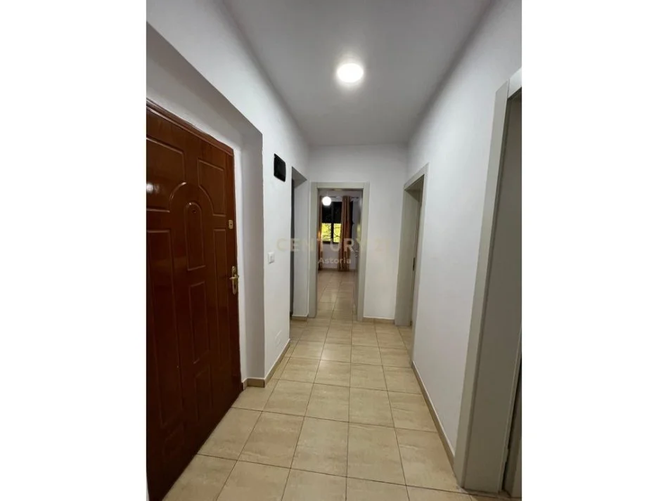 Tirane, jepet me qera apartament 2+1 Kati 3, 55 m² 550 € (rruga Mine Peza)