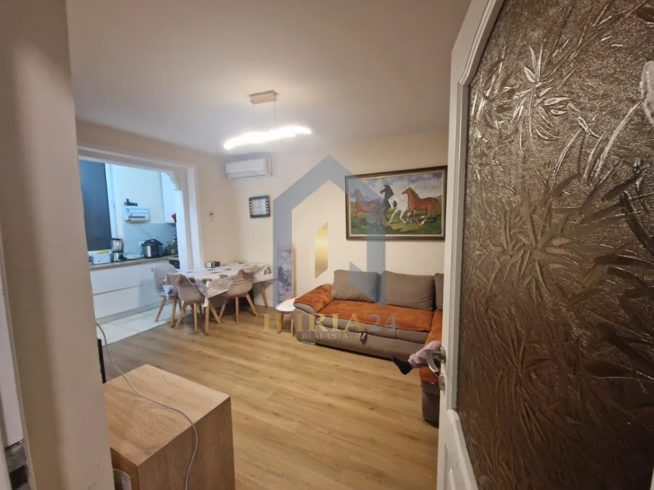 Tirane, shitet apartament 1+1+Ballkon Kati 4, 49 m² 125.000 € (Apartament 1+1 per shitje tek Harry Fultz)