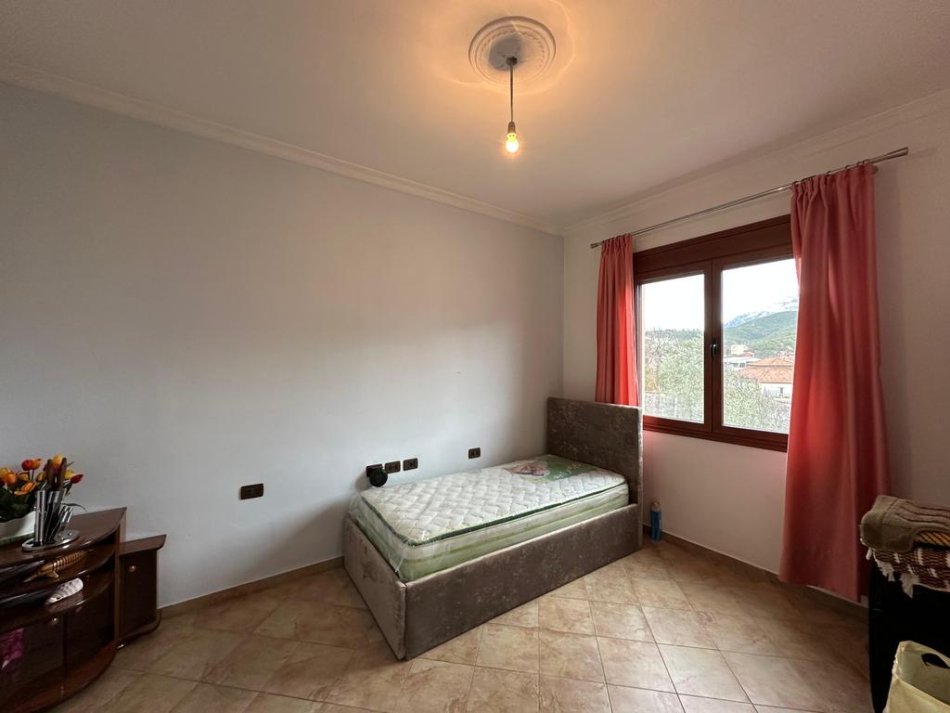 Tirane, jepet me qera apartament 2+1 Kati 2, 114 m² 350 € 