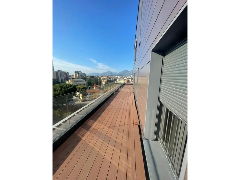 Tirane, jepet me qera zyre Kati 7, 77 m² 900 € (Rruga e Elbasanit)