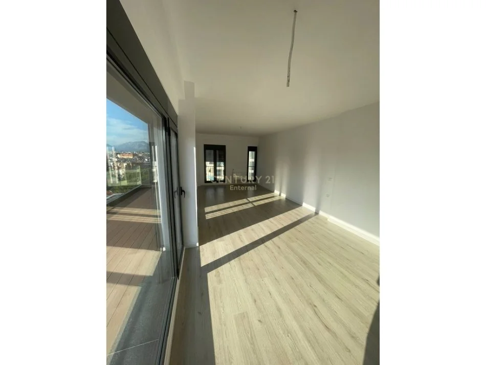 Tirane, jepet me qera zyre Kati 7, 77 m² 900 € (Rruga e Elbasanit)