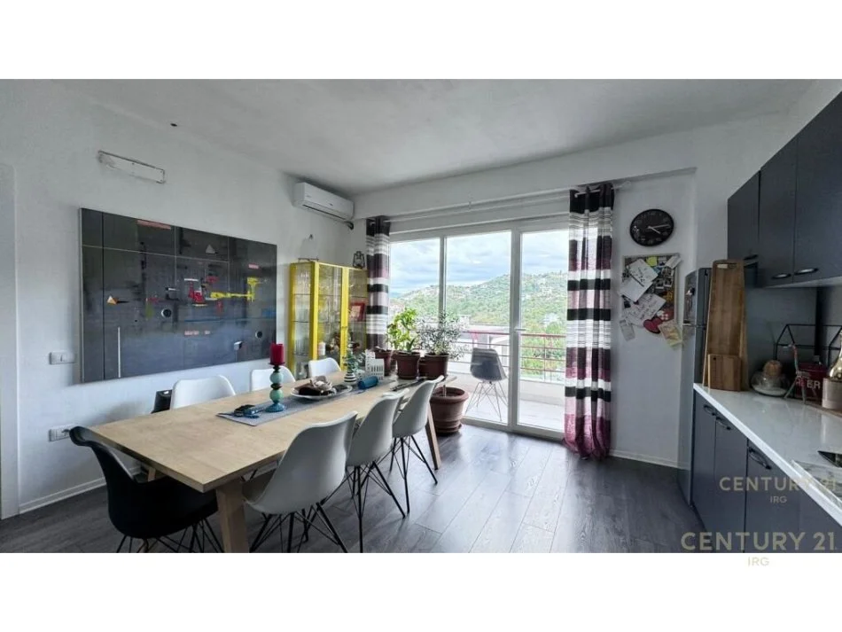 Tirane, jepet me qera apartament 1+1 Kati 5, 70 m² 750 € (Liqeni thate)