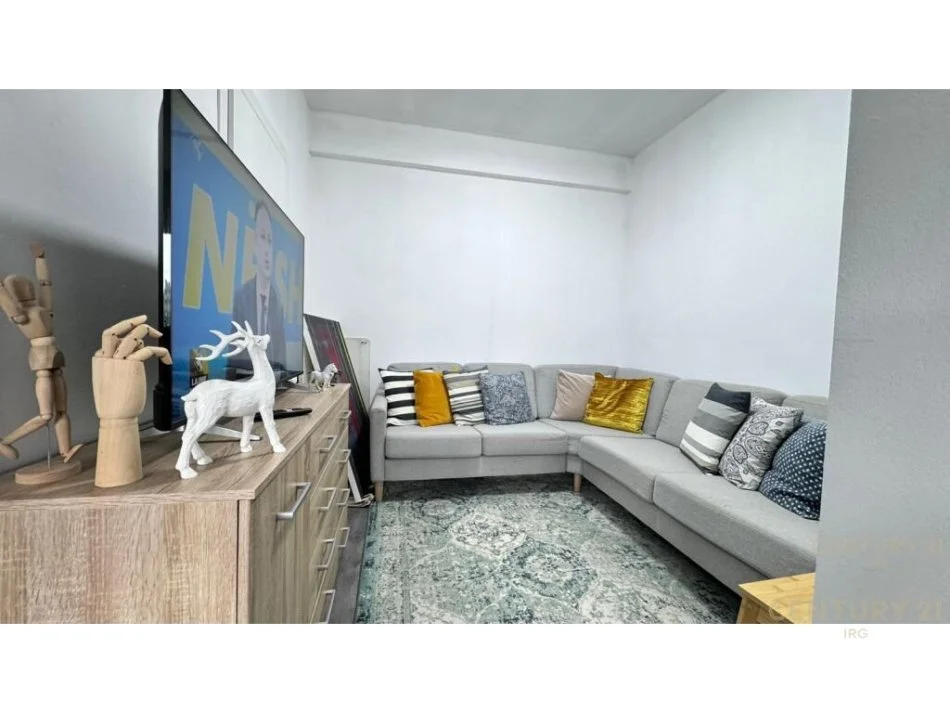 Tirane, jepet me qera apartament 1+1 Kati 5, 70 m² 750 € (Liqeni thate)