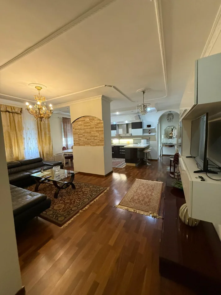 Tirane, jepet me qera apartament 2+1 Kati 3, 110 m² 800 € (Përballë Toptanit)
