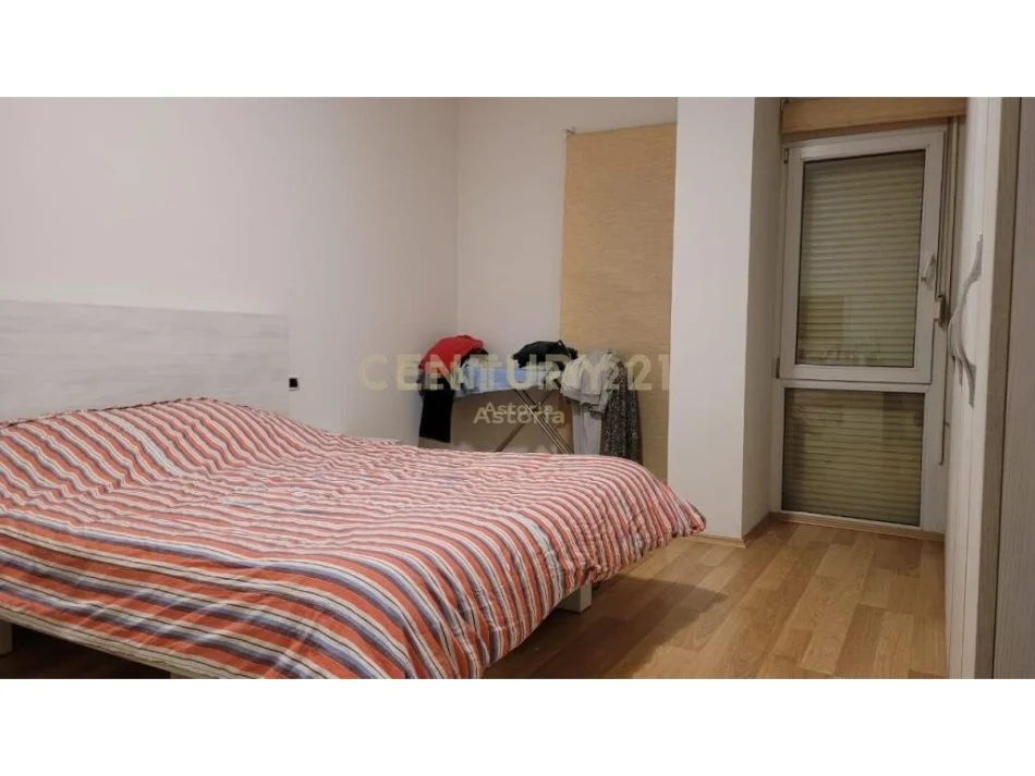 Tirane, jepet me qera apartament 1+1 Kati 3, 73 m² 500 € (Kopshtit Botanik, rruga Xhon Kenedi)